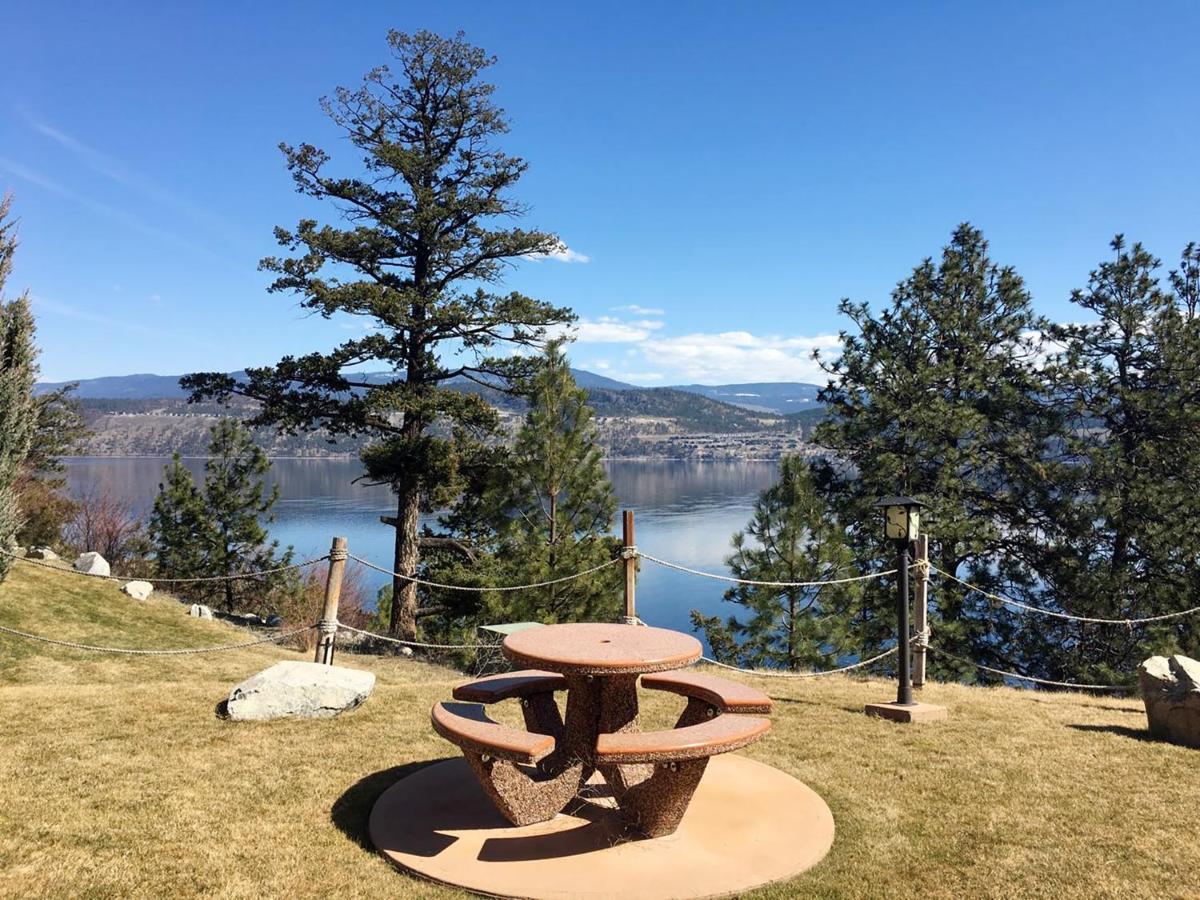 Cozystay Signature Lake Okanagan Resort Kelowna Exterior foto