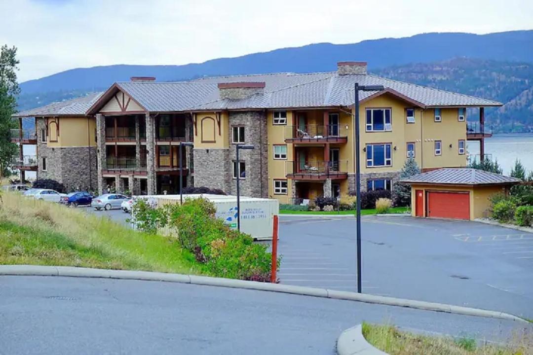 Cozystay Signature Lake Okanagan Resort Kelowna Exterior foto
